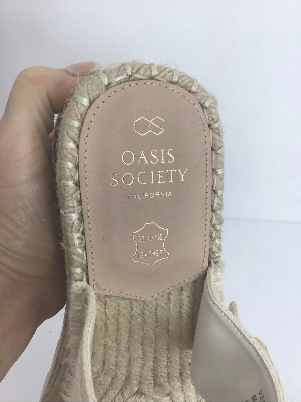 Oasis Society NWOT The Reese  Plarform Buckle Wedge Sandal Raffia Resort Size 8